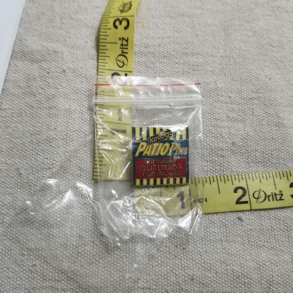 Kellogg Patio Plus potting soil vintage Lapel Pin 100 - Picture 1 of 3